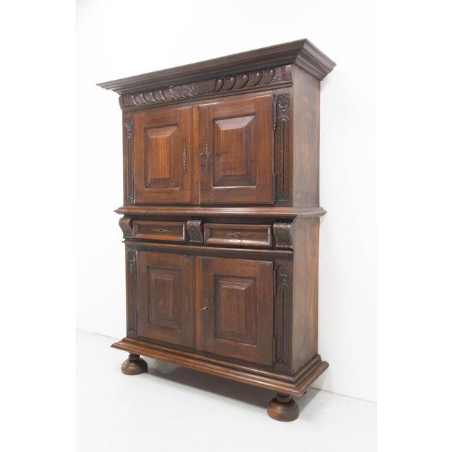 Buffet deux corps Spanish cabinet, circa 1890. Gothic Revival, solid oak. Nice patina. Good antique condition
