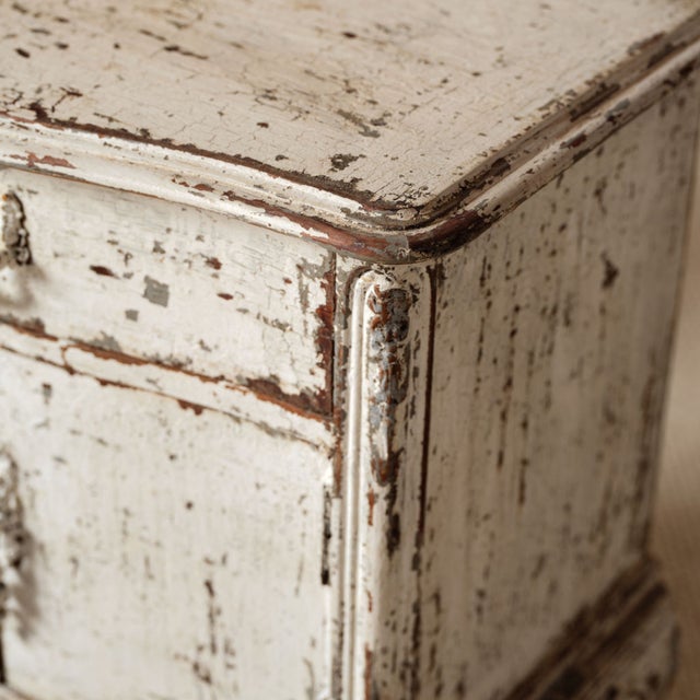 19th Century French Oak Bedside Table (Set of 2) For Sale - Image 4 of 10