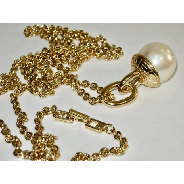 1980s Givenchy Gold Glass Pearl Enhancer Necklace For Sale - Image 4 of 5