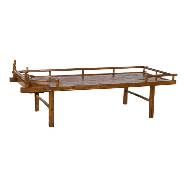 19th Century Chinese Qing Dynasty Elm & Bamboo Seat Daybed with Guardian Lions For Sale