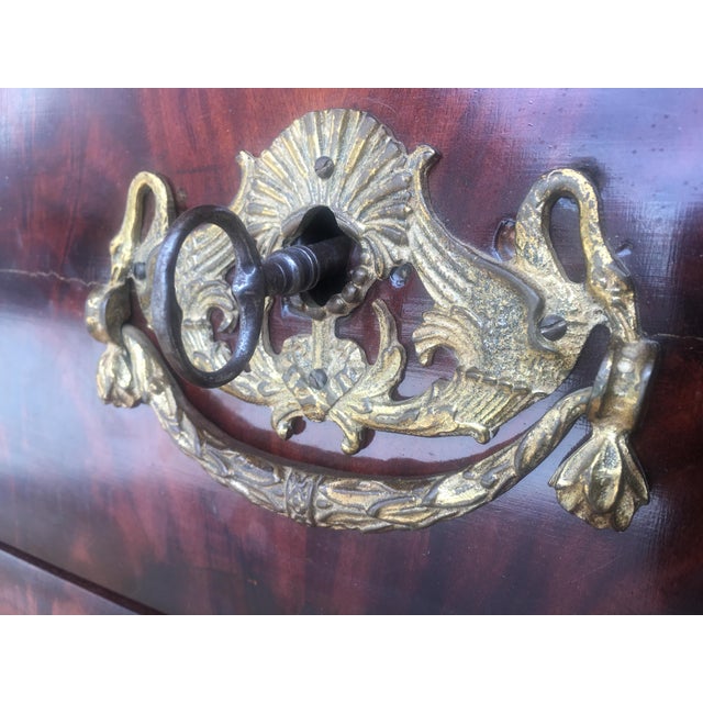 1830s French Empire Mahogany Chest With Four Drawers and Gilded Edges, Commode For Sale - Image 11 of 13