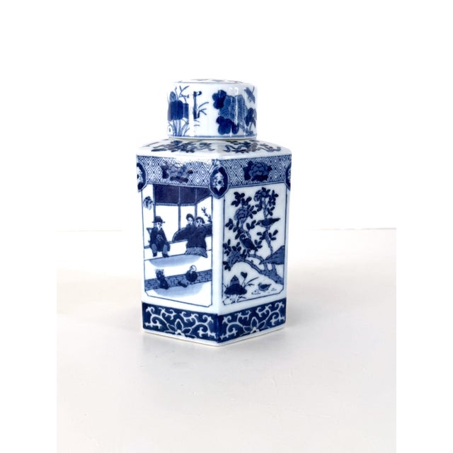 Lovely hexagonal blue and white Chinese export porcelain tea caddy. Can be used as a jar or vase. Item shows alternating...