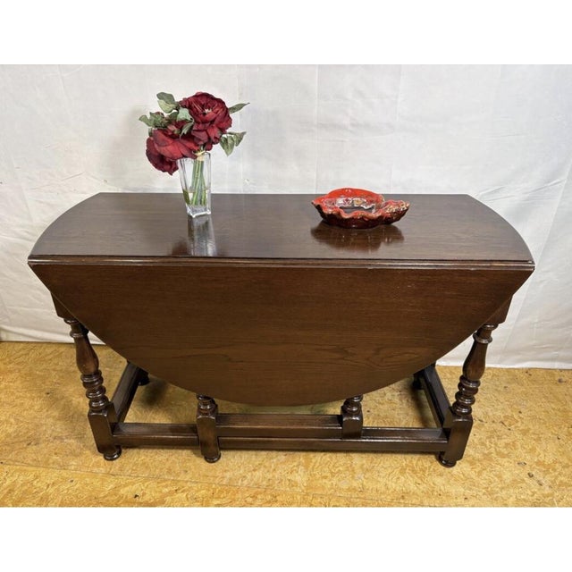 A beautiful jacobean revival solid oak gate leg table dating from around 1900, showcasing traditional craftsmanship and...