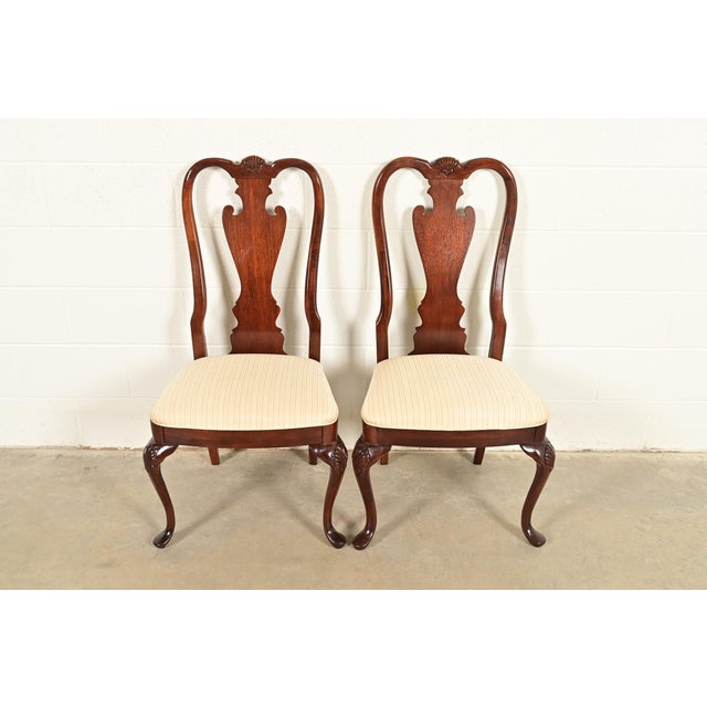 A gorgeous pair of Queen Anne or Georgian style side chairs or dining chairs By Thomasville USA, Circa 1980s Solid carved...