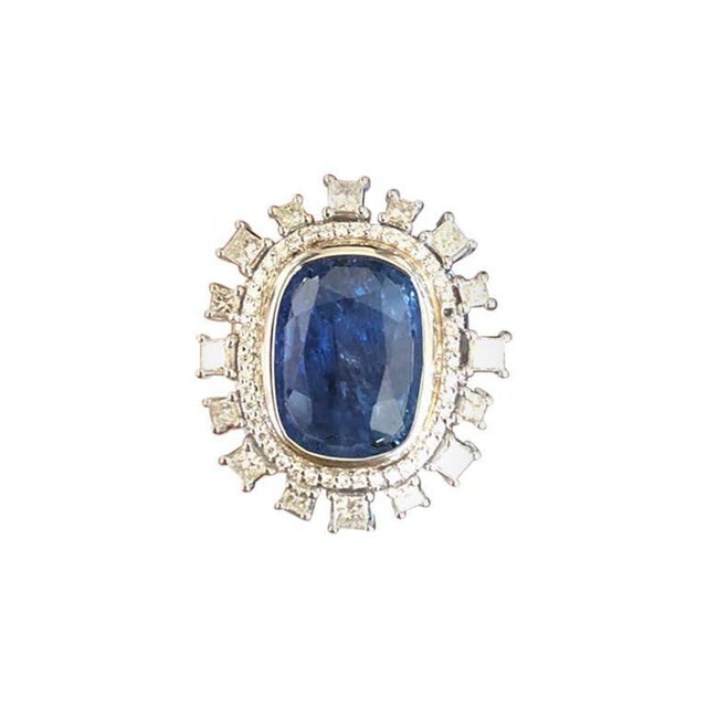 18k Gold 15.88 Carats Burma Blue Sapphire and Princess Diamond Cocktail Ring, Size 6 For Sale - Image 4 of 6