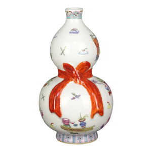 Early 1900s Chinese Porcelain Vase Qing Dynasty Qianlong Marked Famille Rose Porcelain Double-Gourd Vase
