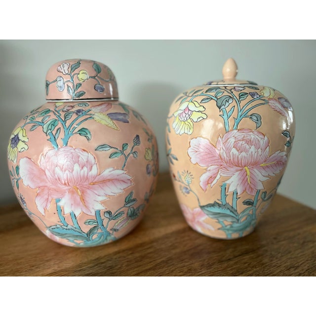 Chinoiserie 1980s Palm Beach Peach Pair of Floral Ginger Jars For Sale - Image 3 of 11