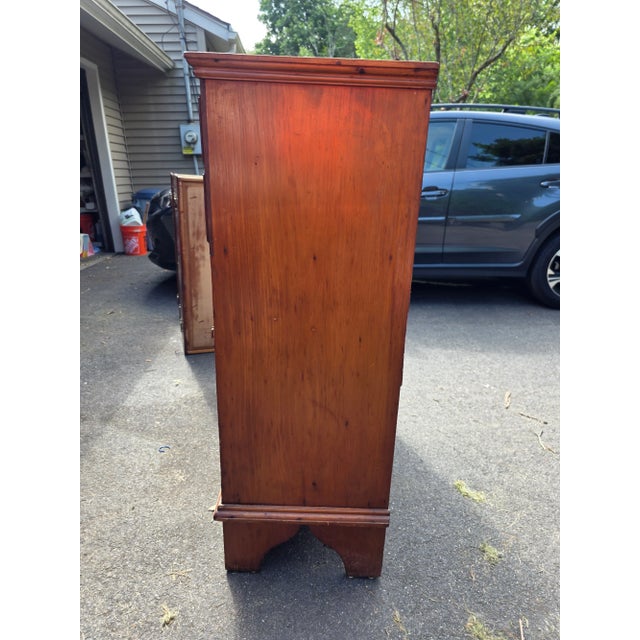 Federal Period Lift-Top Blanket Chest With Drawers, C. 1790–1810, Connecticut Origin For Sale - Image 9 of 16