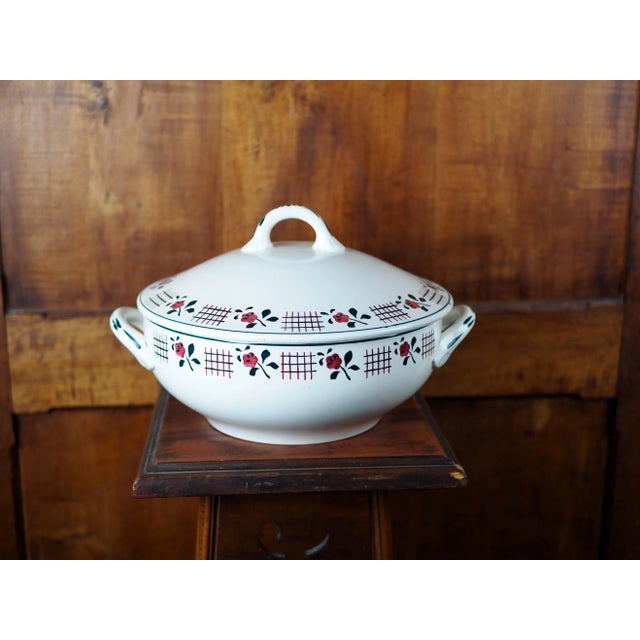 1950s French Nidervillers Soup Tureen With a Pattern of Roses and Blue and Pink Crosses. For Sale - Image 6 of 12