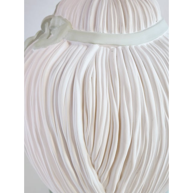 Vintage Palm Beach Style Ribbon & Bow Motif Plaster Table Lamp For Sale - Image 11 of 15