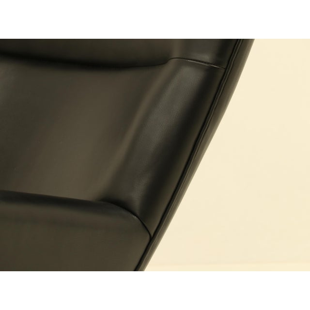 Set of Wing Chair with Ottoman by Hans Wegner for Carl Hansen & Søn, 1990s, Set of 2 For Sale - Image 18 of 18