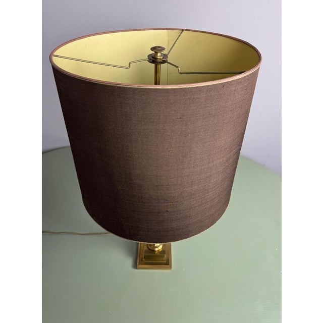 1970s Hollywood Regency Brass Column Table Lamp attributed to Maison Jansen France, 1970s For Sale - Image 5 of 15