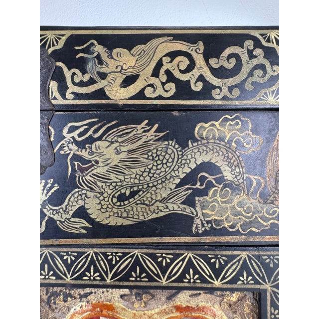 Early 20th Century Hand Painted Chinese Export Large Jewelry Box For Sale - Image 4 of 12