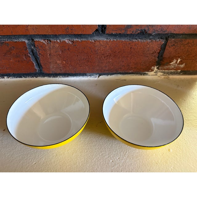 Vintage Yellow Enamel Bowls Set of 2 – Mid Century Kitchenware For Sale - Image 10 of 12