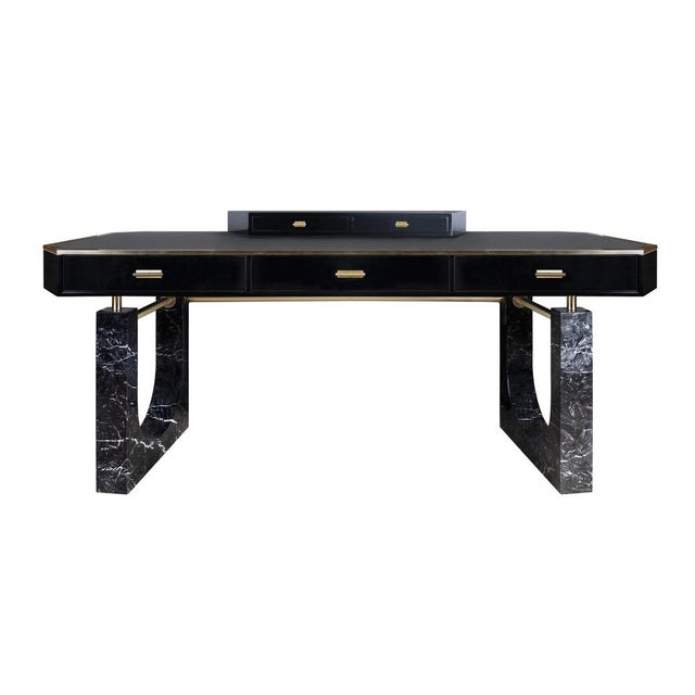 The Lincoln Desk is an imposing and modern furniture piece which honors the renowned Lincoln Memorial. In 1922, the...