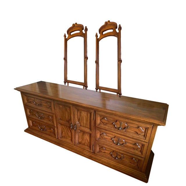1970s Henredon French Transitional Bedroom Dresser With 2 Mirrors