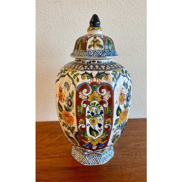 Hand-Painted Lidded Vase from Royal Tichelaar Makkum, 1950 For Sale - Image 10 of 10