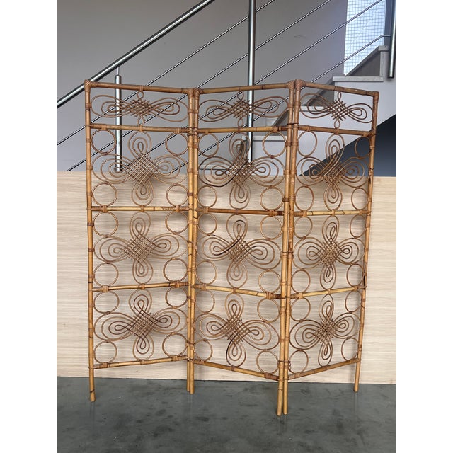 Three-Panel Bamboo Wicker Rattan Folding Screen Room Divider, France 1960s For Sale - Image 4 of 10