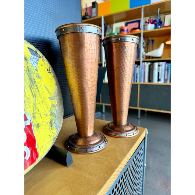 1910s Antique Arts & Crafts Riveted Copper Trumpet Vases Pair Joseph Heinrichs Benedict Art Studio Attr. For Sale - Image 5 of 14