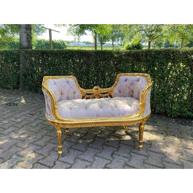 1970s French Louis XVI Gilt Beech Pink Damask Settee - 1Pc For Sale - Image 12 of 17