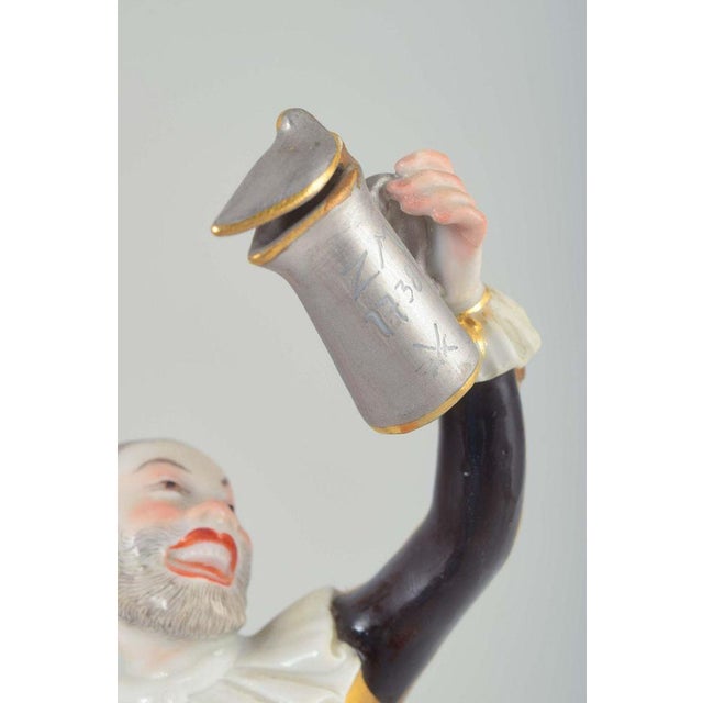 Meissen. Porcelain Figure of a Harlequin in a Classic Commedia Dellarte Costume. For Sale - Image 3 of 10