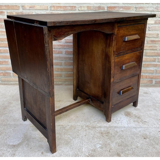 Early 20th Century Spanish Desk or Work Table in Oak Wood with Lateral Wing, 1920s For Sale - Image 4 of 18