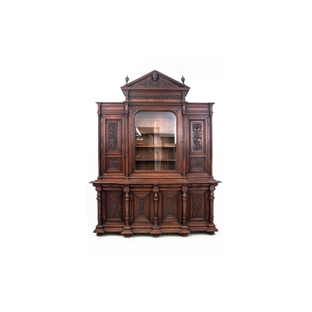 Antique sideboard from the late 19th century. Very good condition. Wood: Walnut Dimensions: Height 325 cm, width 255 cm,...