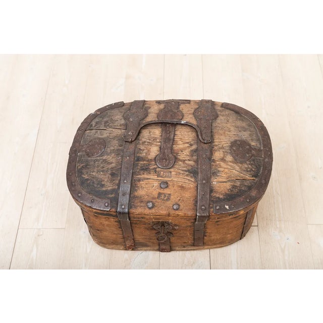 18th-Century Swedish Pine Travel Trunk For Sale - Image 6 of 7