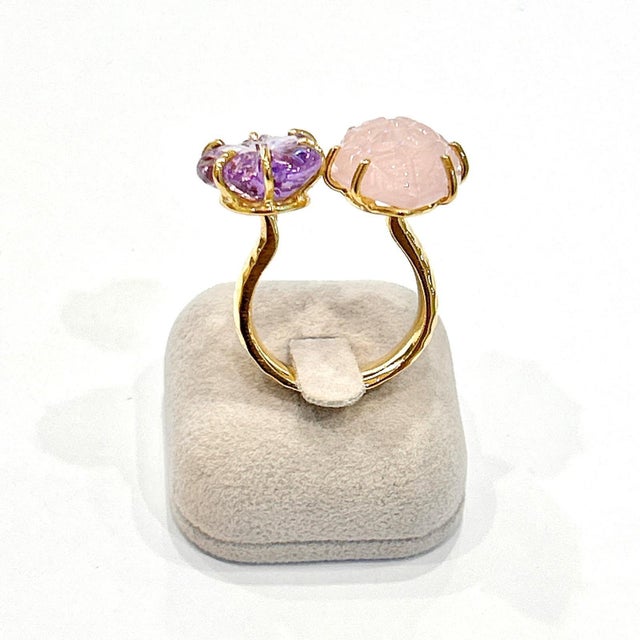 Bochic "Orient" Vintage Carved Pink Quartz & Amethyst Ring Set In 18K Gold & Silver For Sale - Image 4 of 18