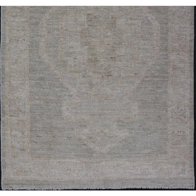 2020s Modern Oushak With Off Gray Background With a Large Tribal Medallion in Cream For Sale - Image 5 of 9