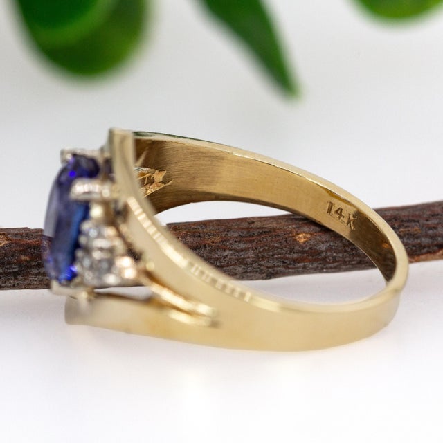 Metal 14k Yellow Gold 1.4cts Tanzanite and Natural Diamonds Ring | Ov 8x6mm, Size 6.75 For Sale - Image 7 of 8