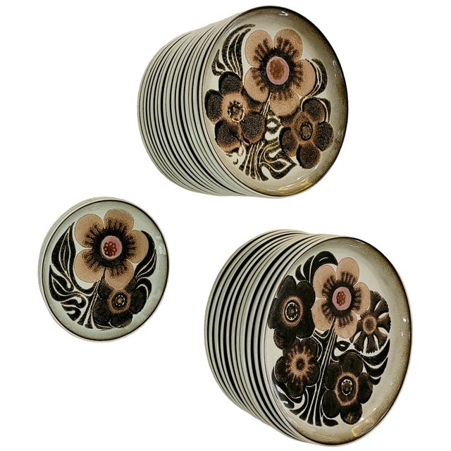 First of all this is a rare find, but what I love most about this Westbury dinnerware, is the Poppy pattern. The design is...