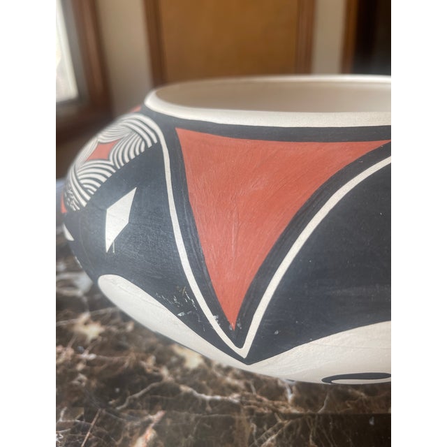 Contemporary Native American Pot From the Tiqua Tribe For Sale - Image 6 of 9