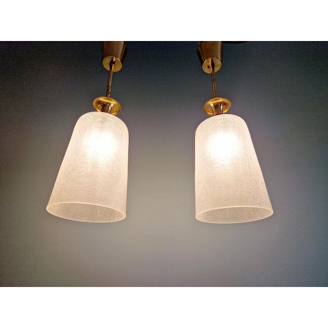 Mid-Century Pendant Lights in Brass and Clear Crackled Glass, 1950s, Set of 2 For Sale - Image 4 of 16