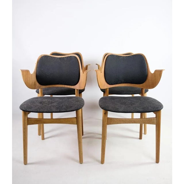 Model 107 Armchairs in Oak and Teak in the style of Hans Olsen, Set of 4 For Sale - Image 3 of 13