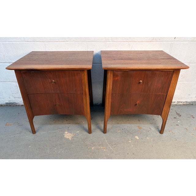 Pair of Mid 20th Century Curved Front Nightstands For Sale - Image 4 of 13