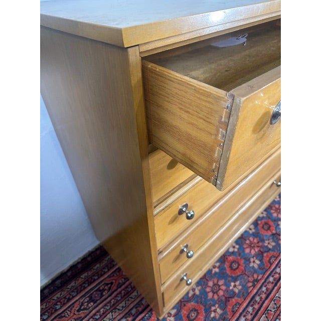 Mid-Century Modern 1980s Vintage Mid Century 5 Drawer Light Tone Chest of Drawers For Sale - Image 3 of 7