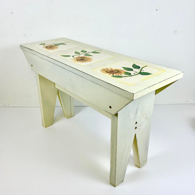 1970s Vintage Arts & Crafts Farmhouse Sunflower Folk Art Painted Pine Bench. For Sale - Image 9 of 18