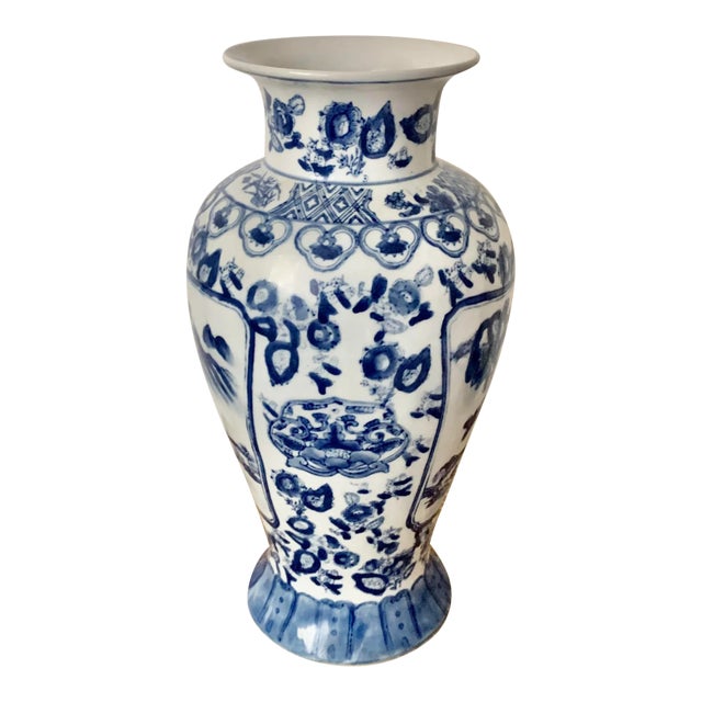 Vintage Chinoiserie Classic Blue on White Vase For Sale
