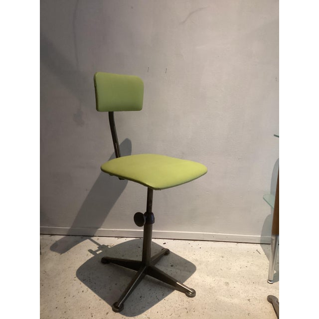 Mid-Century Modern Industrial Desk Chair by Friso Kramer for Ahrend De Cirkel, 1960s For Sale - Image 3 of 6