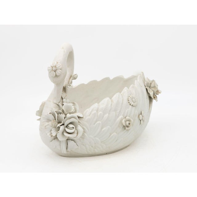 This early 20th C. off-white Italian porcelain swan cachepot has a smooth, glossy surface and a sculptural silhouette that...