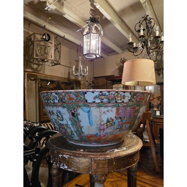 1900 - 1909 Large Antique Chinese Export Medallion Punch Bowl For Sale - Image 5 of 16
