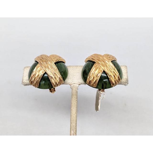Vintage Signed Napier Round Domed Green X Clip Earrings, 1974 For Sale - Image 9 of 10