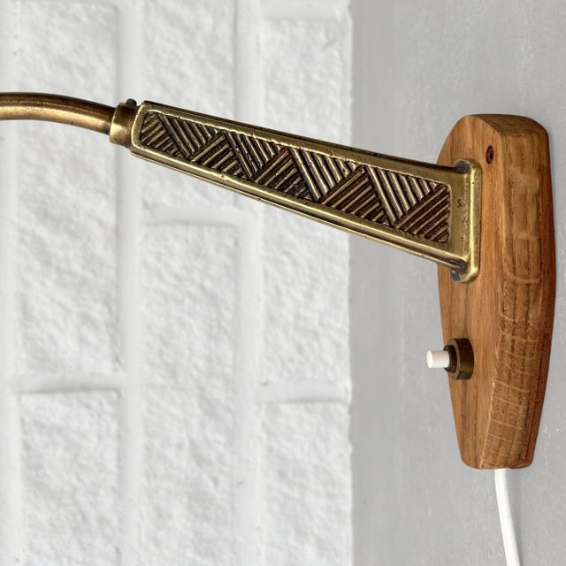 Metal Mid-Century Wall Lamp in Brass, Oak & Glass by Bo Råman for Asea, Sweden, 1950s For Sale - Image 7 of 15