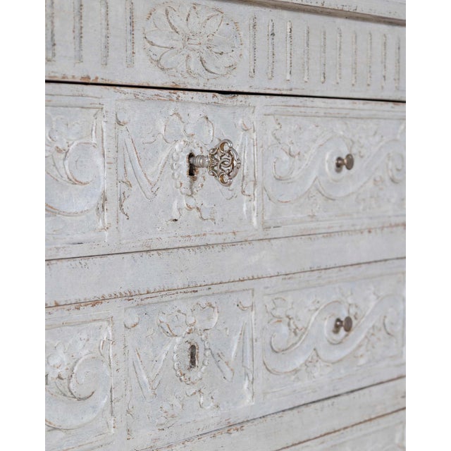 Early 20th Century French Chest of Drawers with Exceptional Craftsmanship For Sale - Image 11 of 12