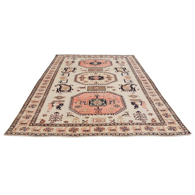 Decorative antique Persian Hareez rug. Approximately 80-90 years old. In very good condition.