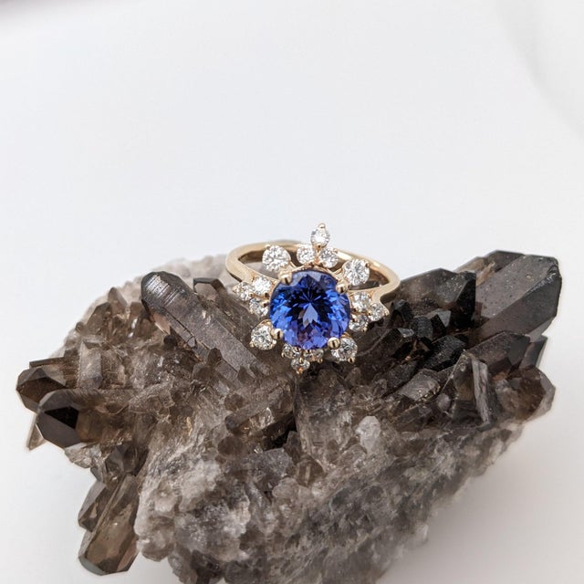 Metal 2.3Ct Snowflake Tanzanite Ring With Earth Mined Diamonds: Solid 14k Gold, 8.5mm, Size 6.75 For Sale - Image 7 of 10