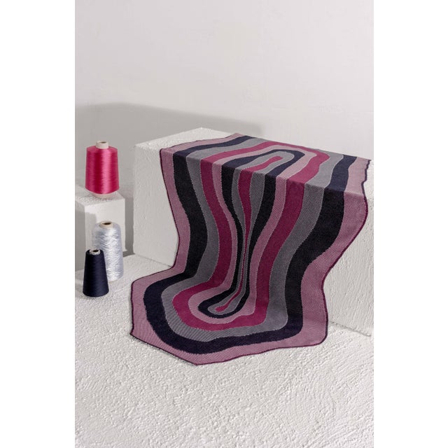 This sustainable knitted purple tablecloth, with its wavy edges and organic shape, adds a modern, stylish touch to your...