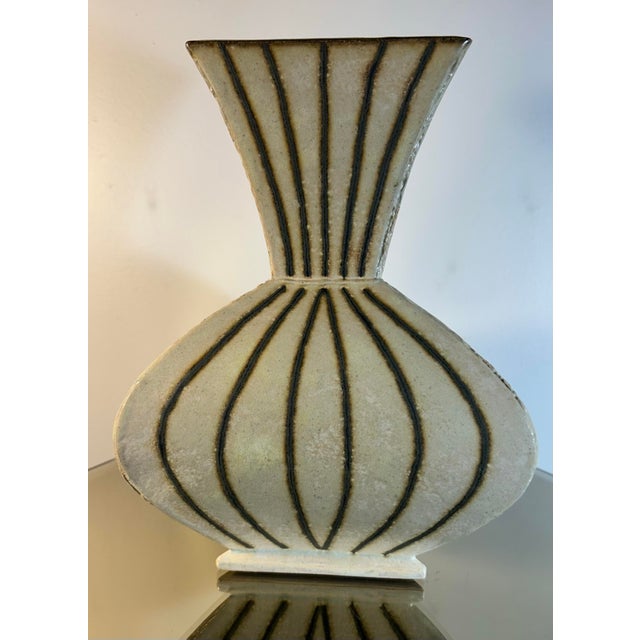 1980s Textured Modern Triangular Studio Pottery Vase by Gary DiPasquale For Sale - Image 5 of 8