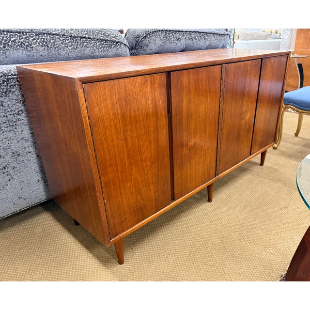 Brown Mid Century Foster McDavid Walnut Credenza Sideboard Console Cabinet For Sale - Image 8 of 9